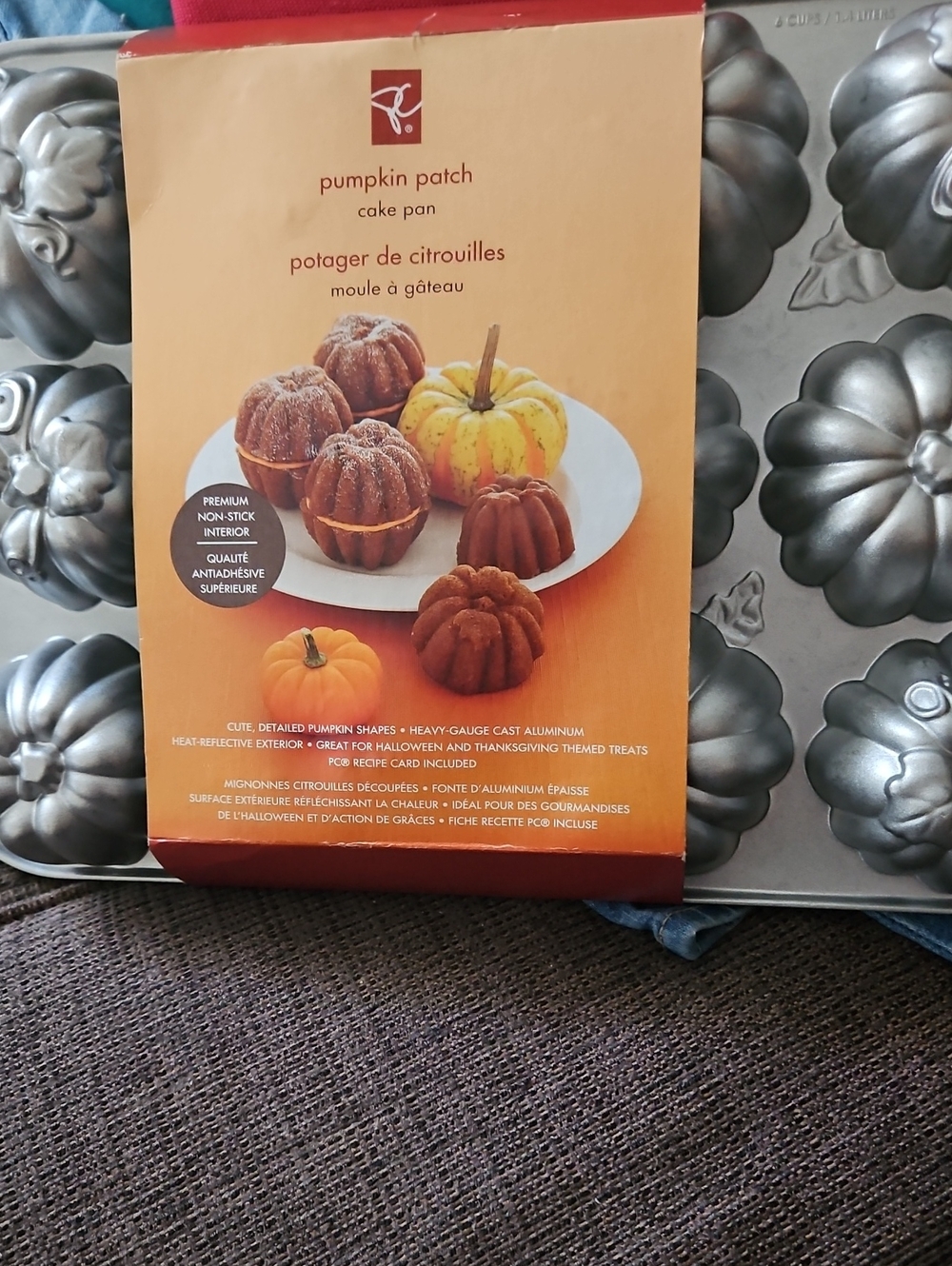 President's Choice Pumpkin Patch 12 Cavity Cake Pan